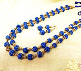 Double strand blue necklace