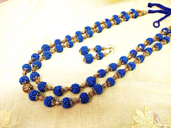 Double strand blue necklace
